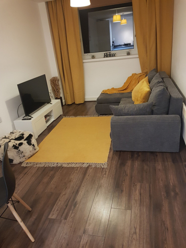 Others 5, Brierley Hill - Apartment - Sleeps 2 - Parking, Dudley