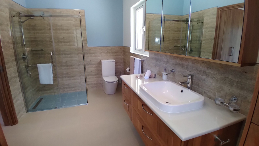 Bathroom 4, La Trouvaille Holiday Chalets