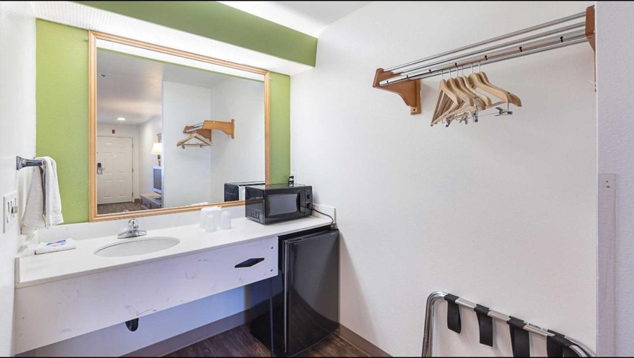 Bathroom 4, Rice Hill Inn Motel, Douglas