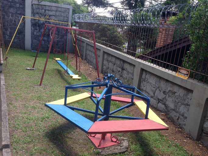 Children's play area - outdoor 2, LocFlat - Apartamento Mirante 211, Gramado