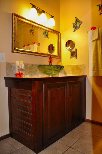 Bathroom, West Bay Lodge and Spa, Roatán