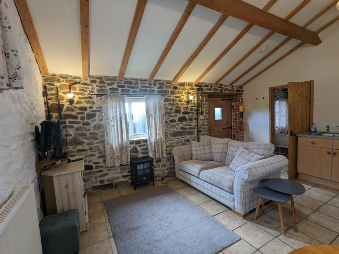 Others 5, Elegant and Secluded 1-bed Cottage Near Bideford, Devon