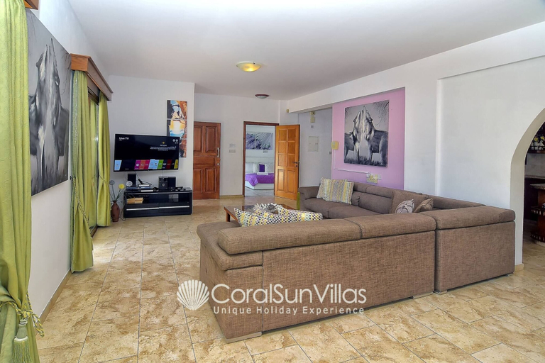 Others 5, Impressive Villa Exclusive Sea Caves Walk to Taverns Sleeps 11 Ref 507