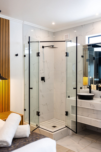 Bathroom 3, Bedfordview Hotel & Apartments, Ekurhuleni
