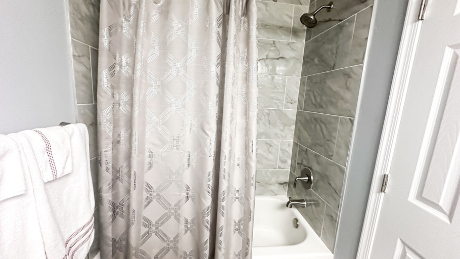 Bathroom 3, Deluxe Joy, Prince George's