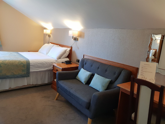Bedroom 2, Victoria Park Lodge, Warwickshire