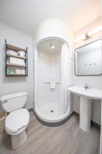 Bathroom 5, The Jackson SouthTown, Teton