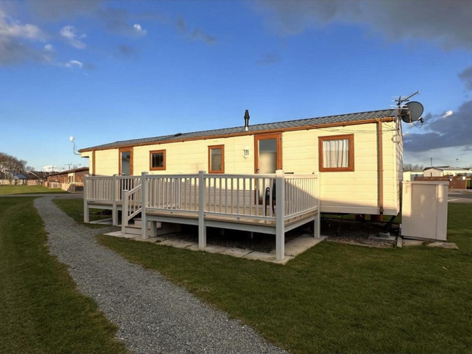 Exterior & Views 2, L76 Rickardos Holiday Lets, Lincolnshire