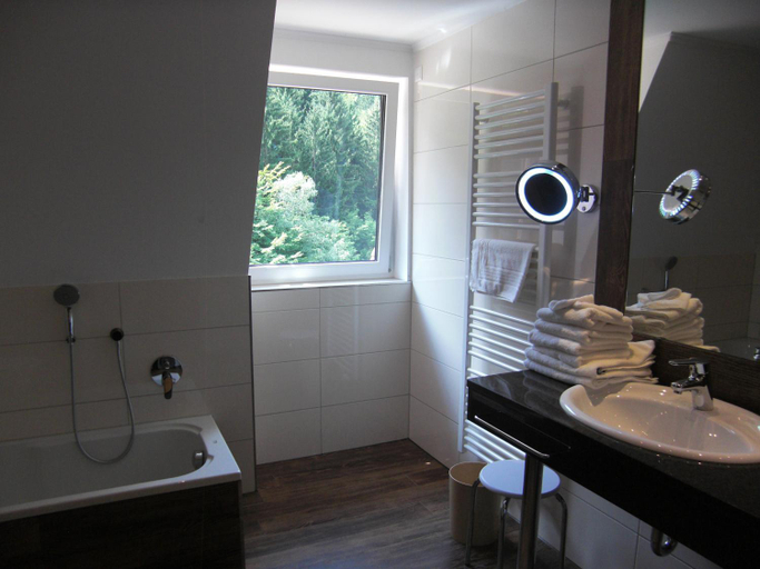 Bathroom 2, Wald-Hotel Heppe, Aschaffenburg