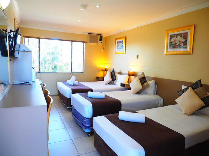 Bedroom 2, Bella Vista Motel, Gosford - West