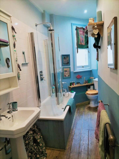 Bathroom, Charming London With Balcony, London