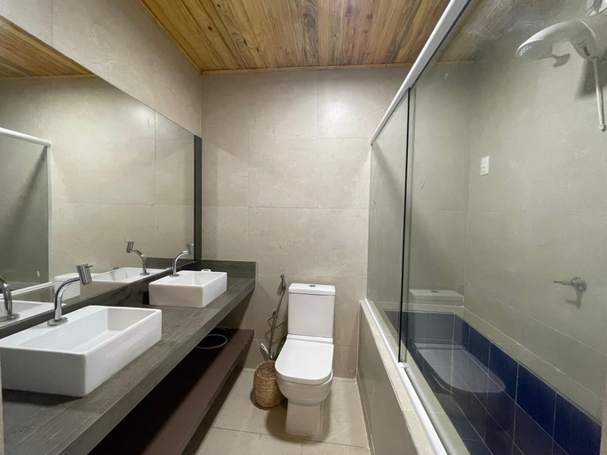 Bathroom 3, Impeccable 4-bedroom Beach House With a Great View, Mataraca