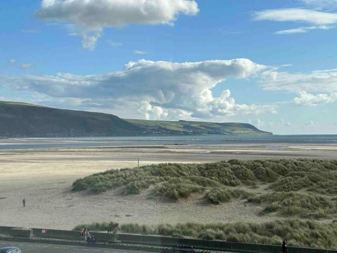 Others 5, Remarkable 1-bed Seaview Beach Apartment Barmouth, Gwynedd