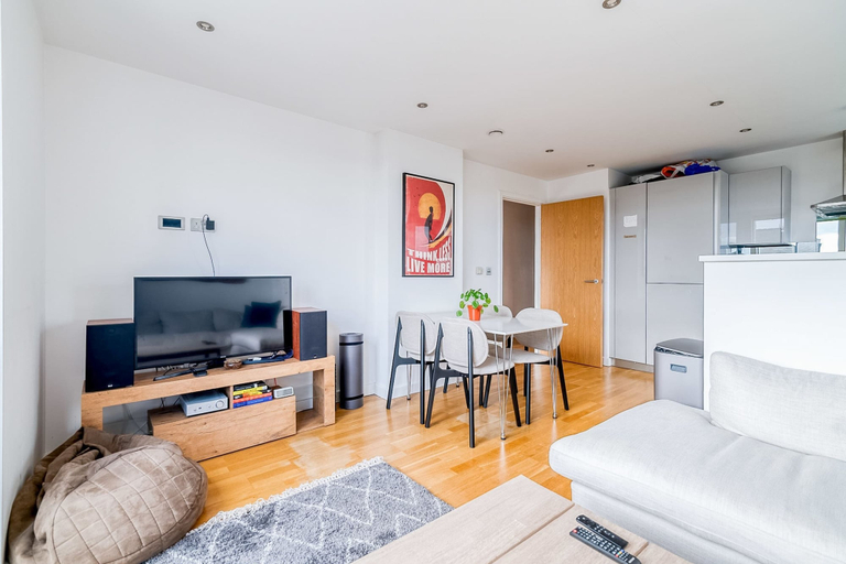 Others 5, Modern Bermondsey Apartment, London