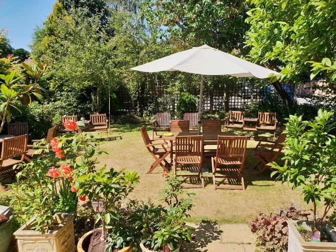 Others 5, Victoria Park Lodge, Warwickshire