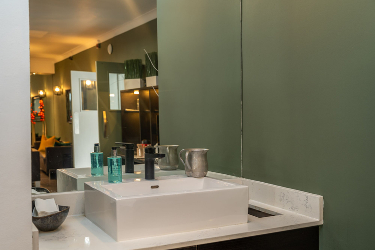 Bathroom 3, Croft Court Hotel, London