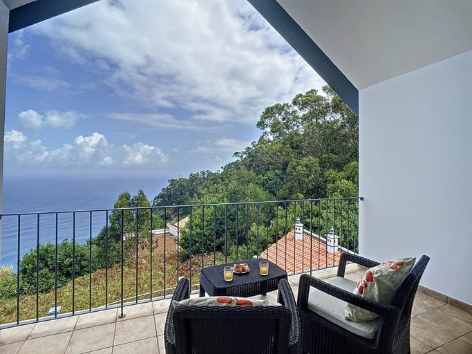 Room 2, Vinhaticos House by Atlantic Holiday, Porto Moniz