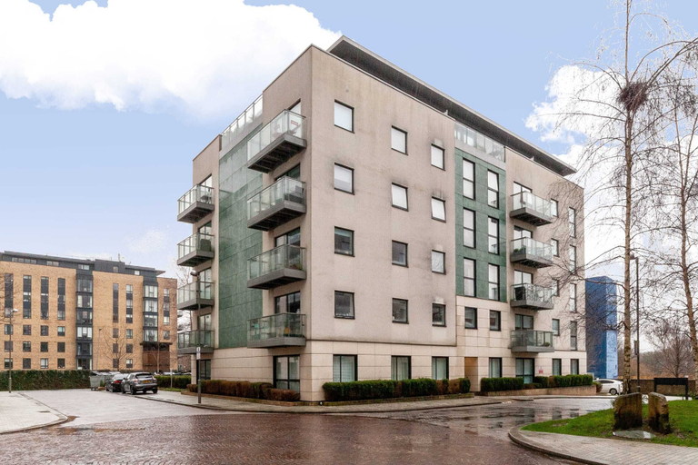 Exterior & Views, Riverside Retreat Modern Flat in Brentford, London