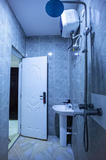Bathroom 3, Immaculate 3-bed Duplex Apartment in Lagos, Shomolu