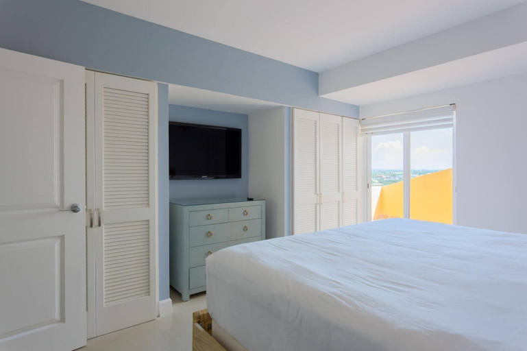 Bedroom 2, Oceanfront Penthouse 4BR w Roof Top Deck w Jacuzzi Eagle Beach