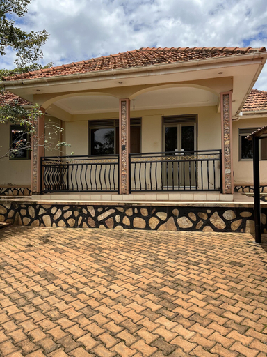 Exterior & Views, Inviting 3-Bed House in Akright City Jennifers, Busiiro