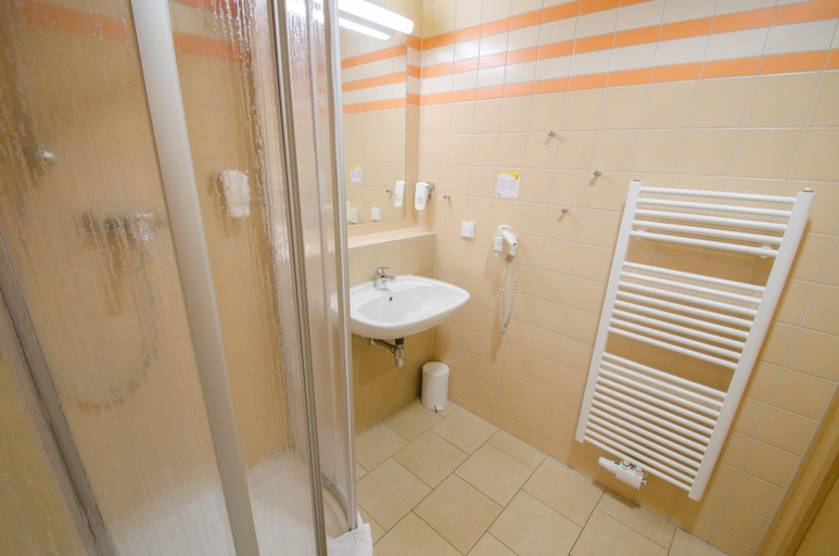 Bathroom, JUFA Leibnitz Sport Resort, Leibnitz