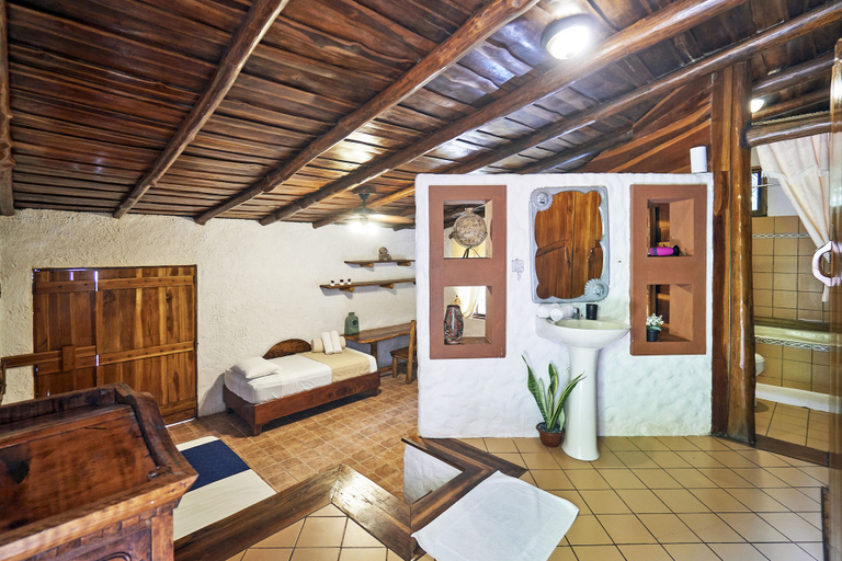 Others 5, Havana Lodge, Puntarenas