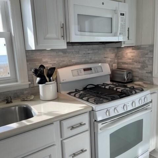 Private kitchen 2, Meant To Be 2 Bedroom Home by RedAwning, Brunswick