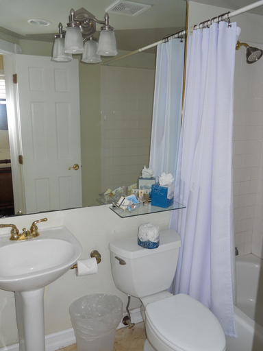 Bathroom 4, Duval Inn, Monroe