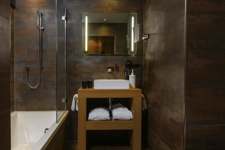 Bathroom 5, Unique Hotel Post, Visp