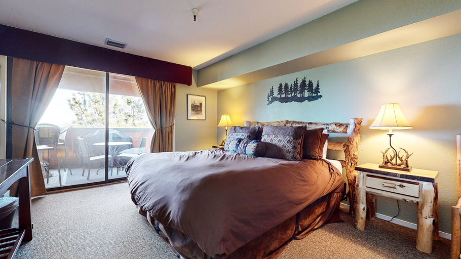 Room 2, Bridges #108 2 Bedroom Condo by RedAwning, Mono