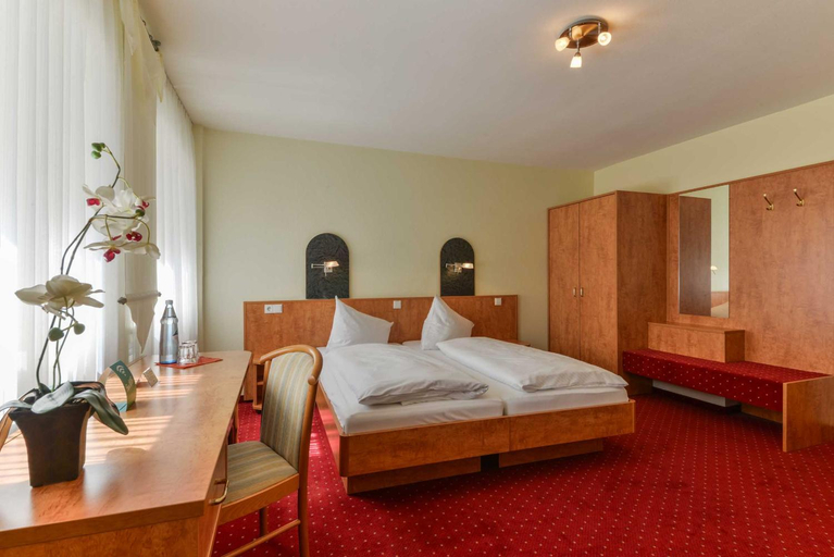 Bedroom 2, Hotel Kirchhainer Hof, Marburg-Biedenkopf