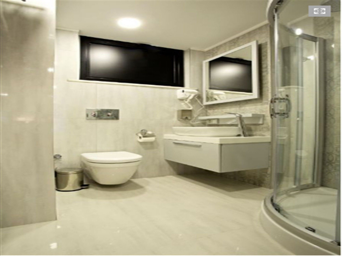 Bathroom 3, End Glory Hotel, Çorlu
