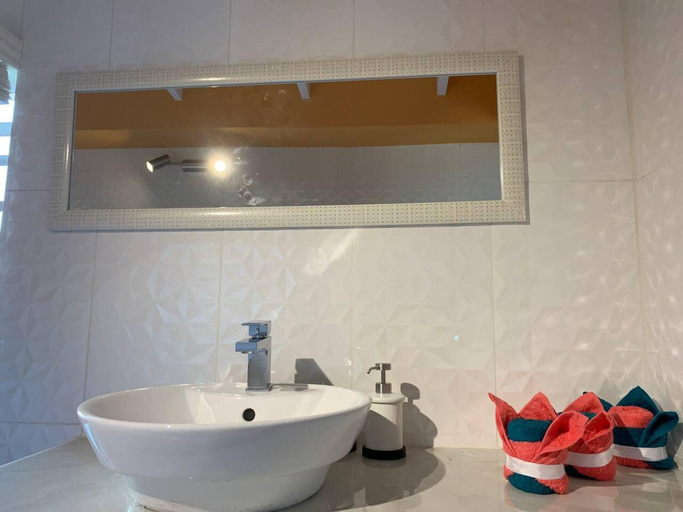 Bathroom 4, Story Villa, 2 Bedrooms With Mountain & Ocean View