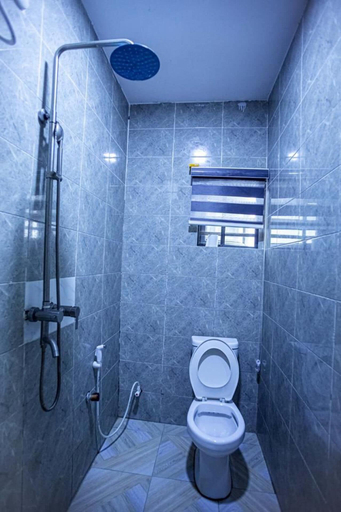 Bathroom 3, Inviting 2-bed Apartment in Lagos, Shomolu