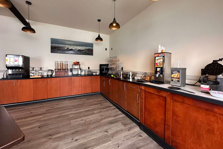 Food & Drinks 5, Ramada by Wyndham Estevan, Division No. 1