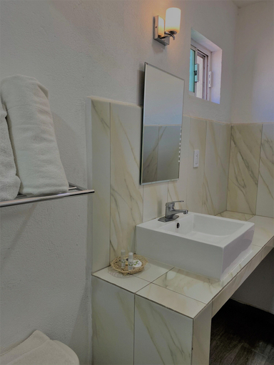 Bathroom 4, Noas hotel, Matamoros