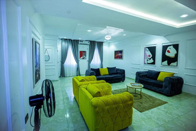 Others 4, Inviting 2-bed Apartment in Lagos, Shomolu