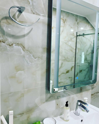 Bathroom 5, Hotel Demokracia, Pukës