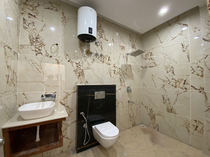 Bathroom 4, Trevon The Shire Inn, Nainital