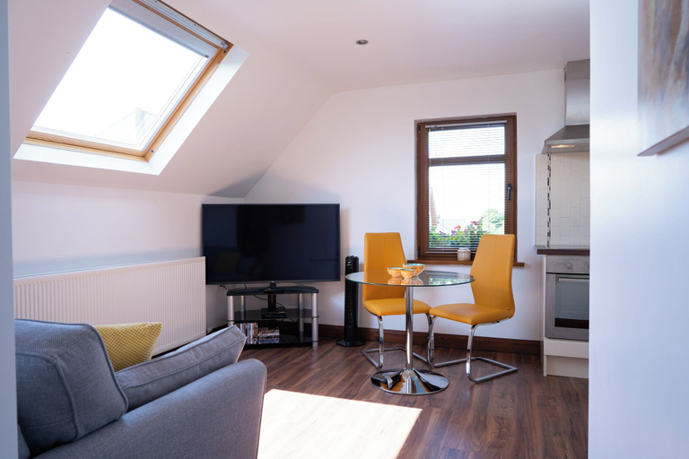 Others 5, Limavady Cherry Tree Apartment, Sleeps 2 & Parking, Causeway Coast and Glens