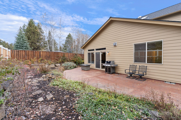 Exterior & Views 2, Sunny Days 30 Day Minimum 4 Bedroom Home by RedAwning, Deschutes