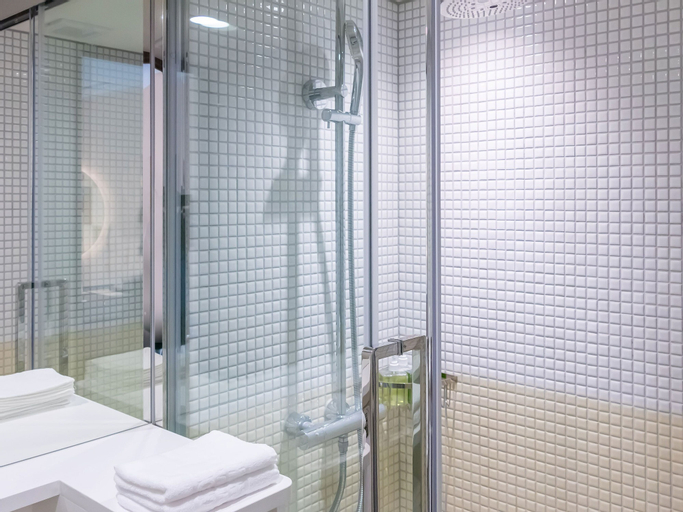 Bathroom 17