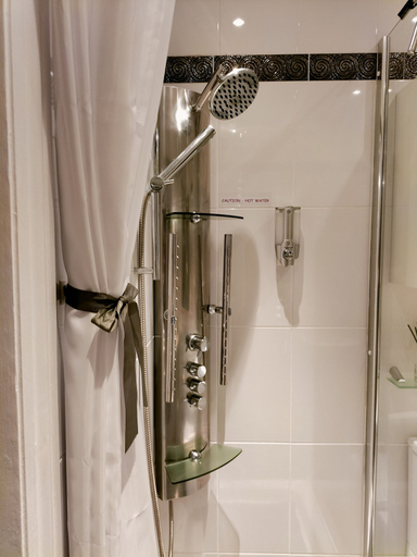 Bathroom 4, Private Garden Room - Rural Village, Rutland