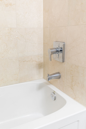 Bathroom 5, Stallion Suites Opp CN Tower & Scotiabank Arena, Toronto