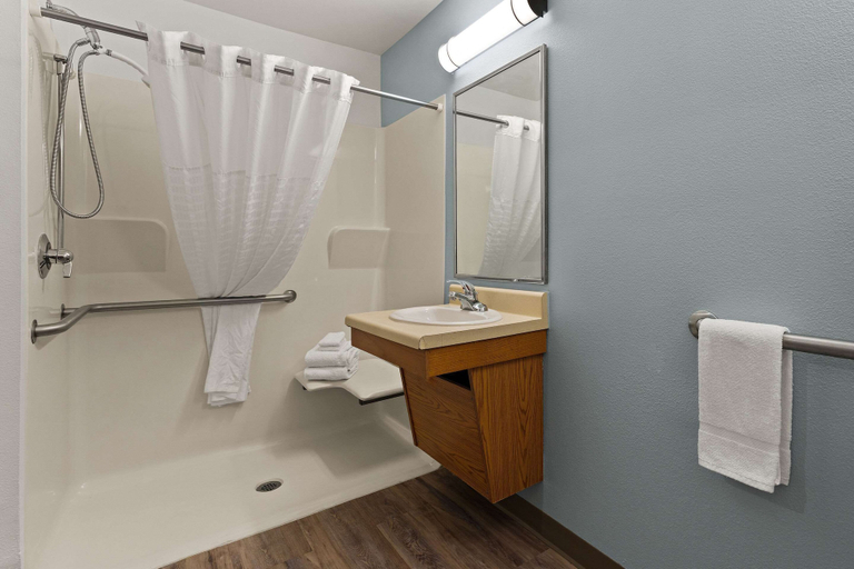 Bathroom 4, WoodSpring Suites Augusta Riverwatch, Richmond
