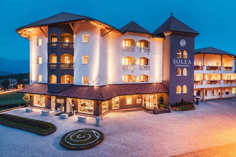 Exterior & Views