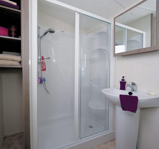 Bathroom 5, L76 Rickardos Holiday Lets, Lincolnshire