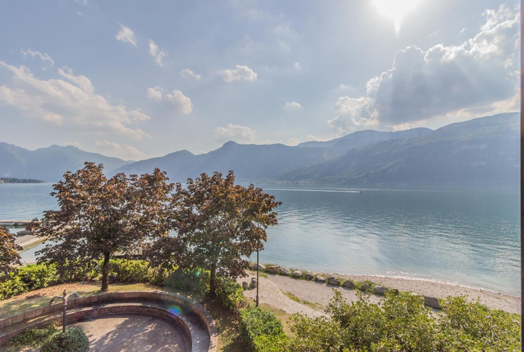 Room 4, Sunset View in Lierna, Lecco