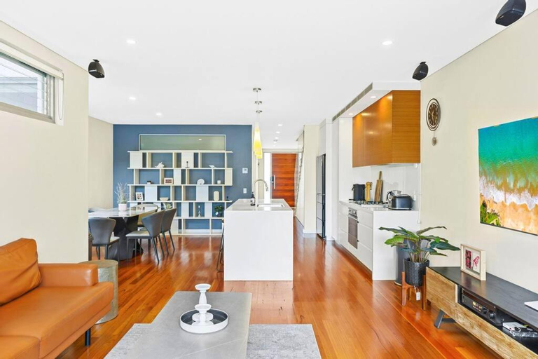 Others 5, Convenient 4BR with Private Pool close to Airport, Sydney